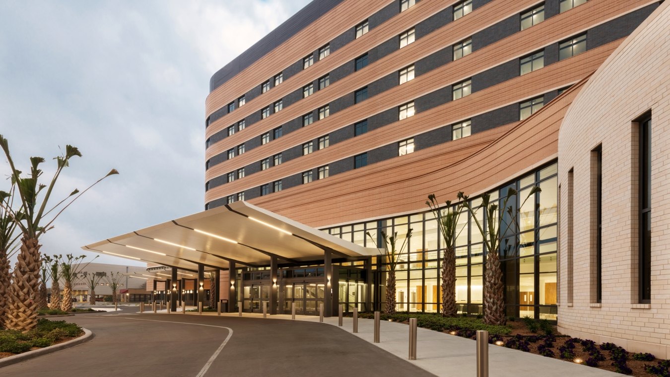 Exterior view of the entrance to the hospital