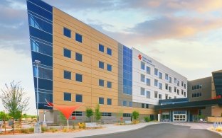 Chandler Regional Medical Center - Tower D building exterior and driveway entry