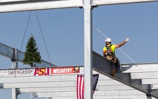 Interdisciplinary Science and Technology Building topping out