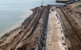 Construction of a new 800-foot bulk dock facility for Port Freeport